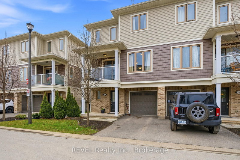 20 - 19 Scarlett Common, St. Catharines, L2P 0C4 | Image 3