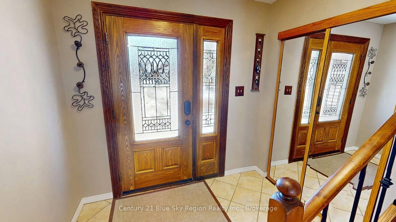 25 Carriage Cres, North Bay, P1C 1G5 | Image 2