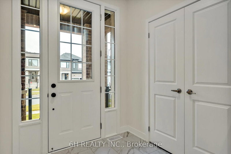 816 Griffin Tr, Peterborough, K9K 0J4 | Image 2