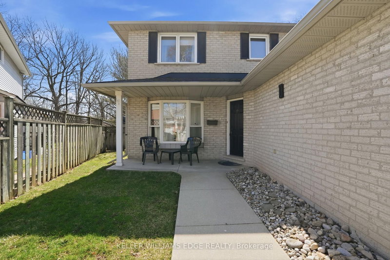 70 Strawberry Dr, Hamilton, L8E 4R4 | Image 2