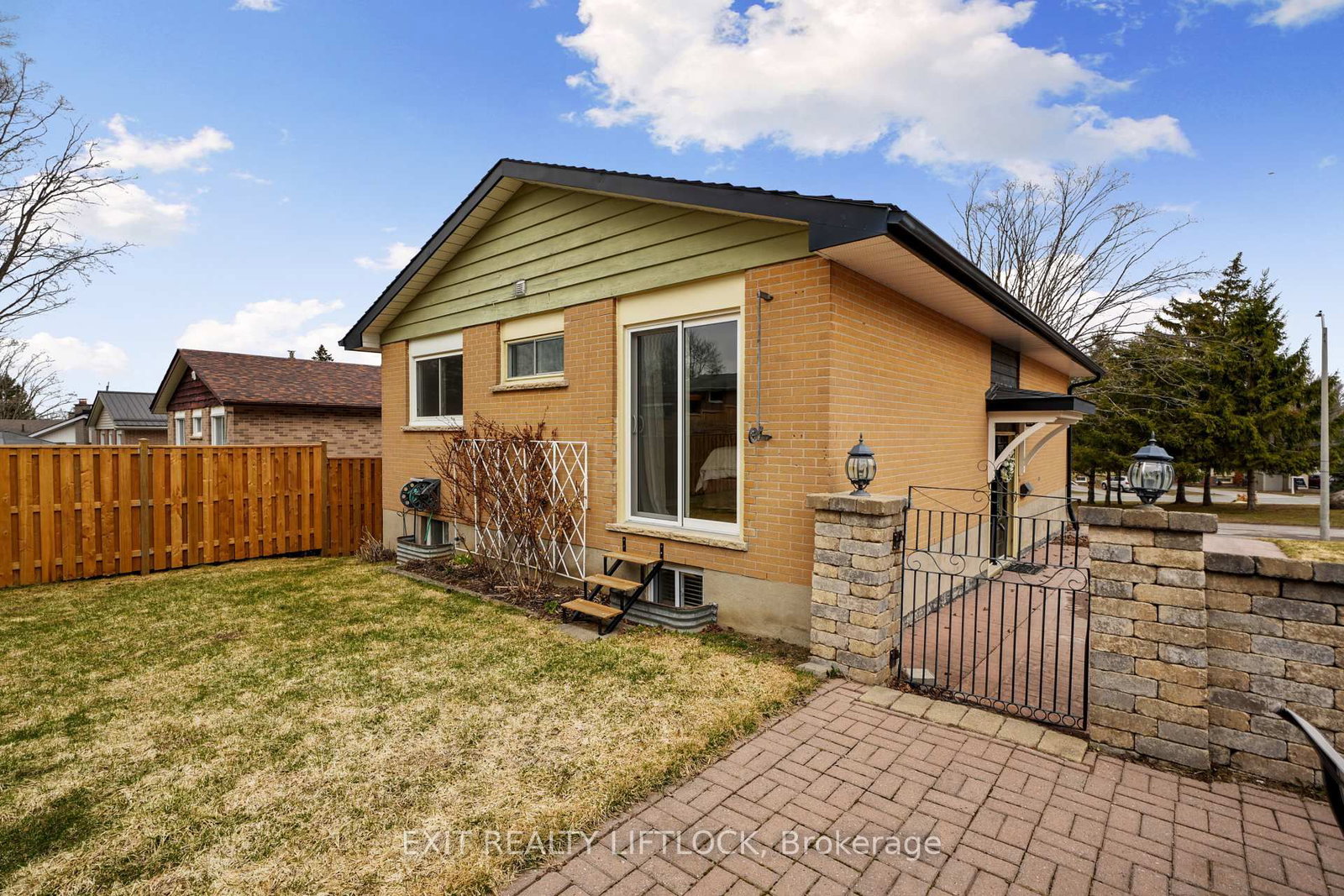 Detached House for sale at 273 Maxwell Avenue, Peterborough, Ontario, K9J 1B4 - Ashburnham Ward 4 - MLS: X12991020