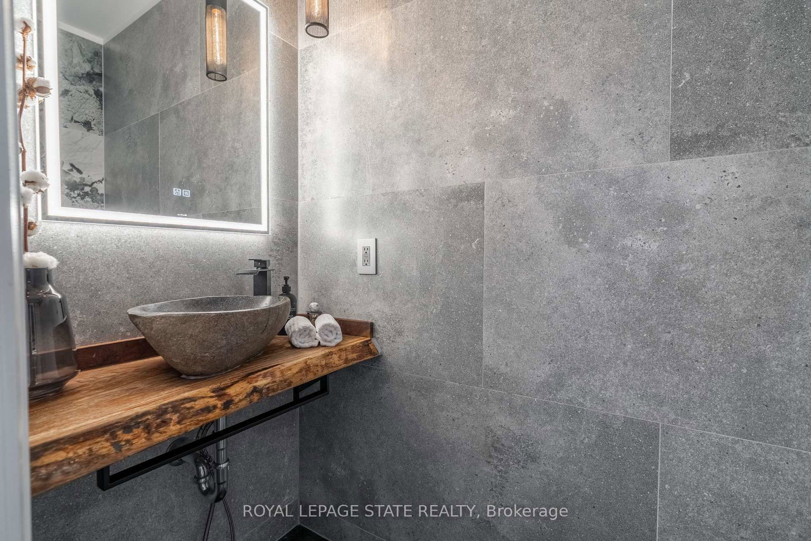 35 Midhurst Heights, Unit 22 - Photo 6