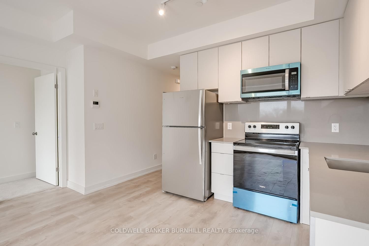 16 Melbourne Avenue, Unit 311B - Photo 14