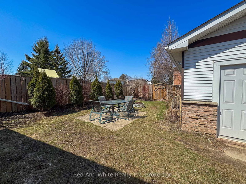 96 PATHFINDER Cres, Kitchener, N2P 1S6 | Image 3