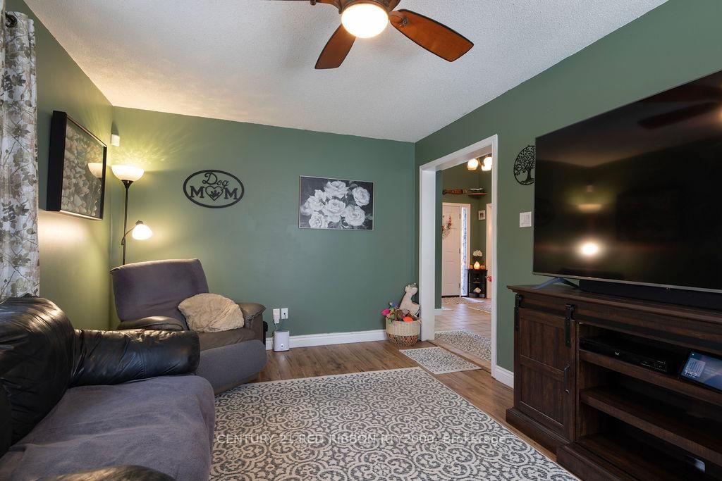 Detached House for sale at 232 Thorne Drive, Strathroy-Caradoc, Ontario, N7G 4C2 - NE - MLS: X12991102