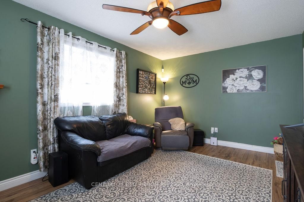 Detached House for sale at 232 Thorne Drive, Strathroy-Caradoc, Ontario, N7G 4C2 - NE - MLS: X12991102