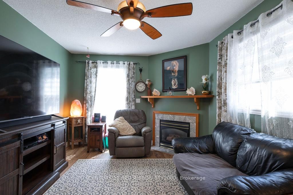 Detached House for sale at 232 Thorne Drive, Strathroy-Caradoc, Ontario, N7G 4C2 - NE - MLS: X12991102