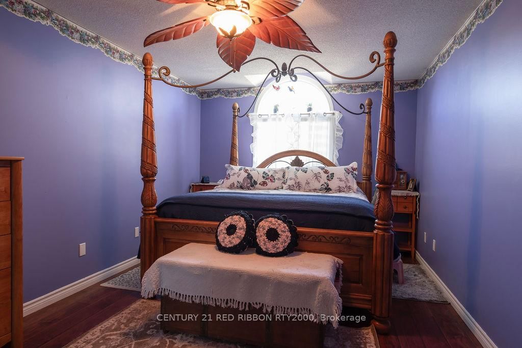 Detached House for sale at 232 Thorne Drive, Strathroy-Caradoc, Ontario, N7G 4C2 - NE - MLS: X12991102