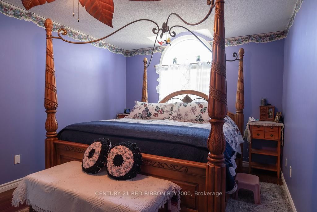 Detached House for sale at 232 Thorne Drive, Strathroy-Caradoc, Ontario, N7G 4C2 - NE - MLS: X12991102