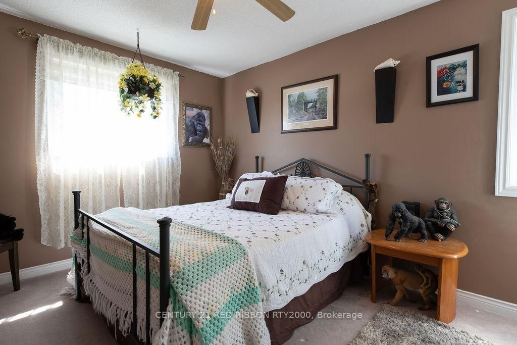 Detached House for sale at 232 Thorne Drive, Strathroy-Caradoc, Ontario, N7G 4C2 - NE - MLS: X12991102