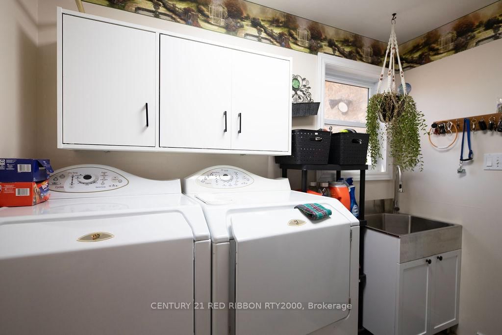 Detached House for sale at 232 Thorne Drive, Strathroy-Caradoc, Ontario, N7G 4C2 - NE - MLS: X12991102