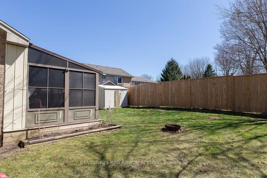 Detached House for sale at 232 Thorne Drive, Strathroy-Caradoc, Ontario, N7G 4C2 - NE - MLS: X12991102