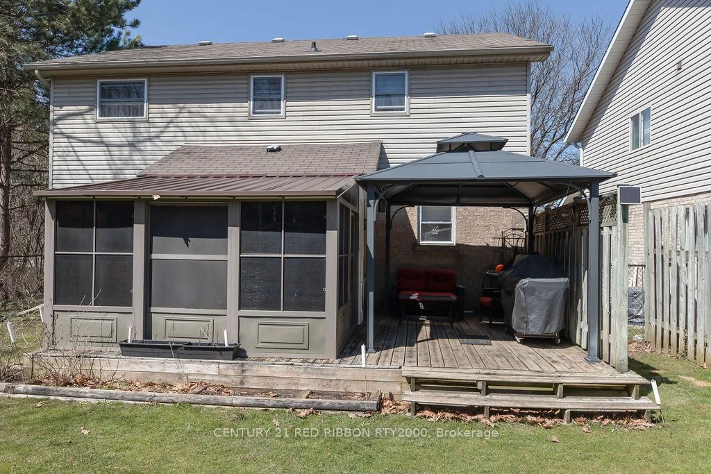 Detached House for sale at 232 Thorne Drive, Strathroy-Caradoc, Ontario, N7G 4C2 - NE - MLS: X12991102