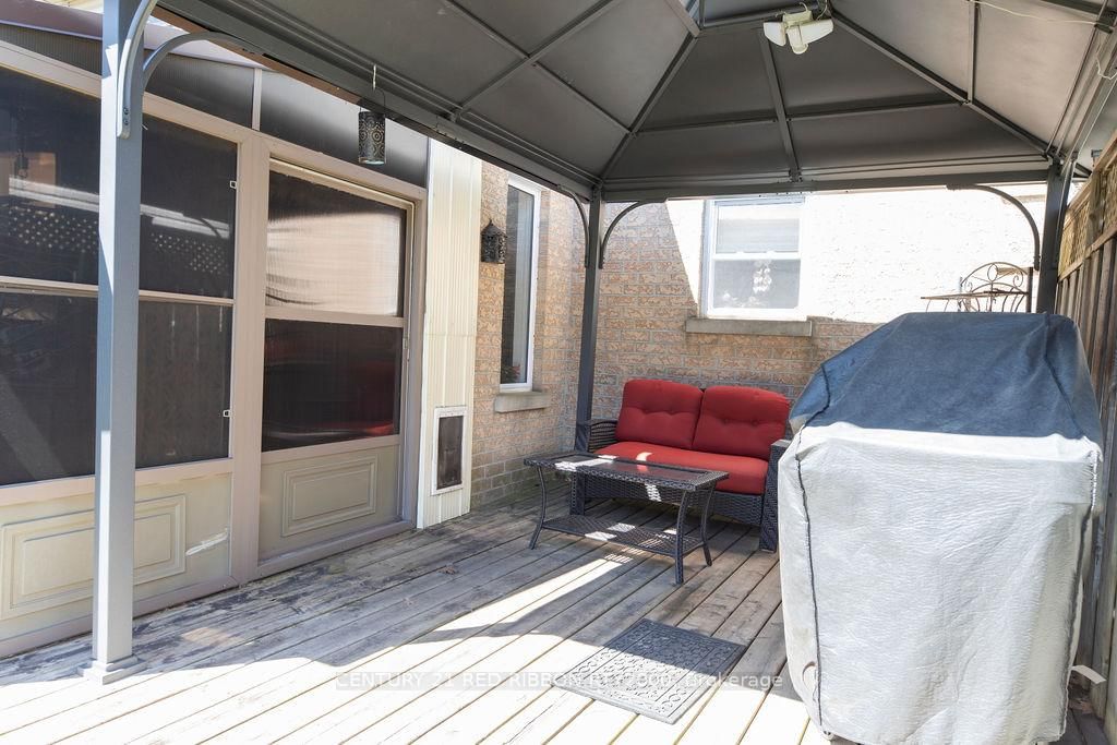 Detached House for sale at 232 Thorne Drive, Strathroy-Caradoc, Ontario, N7G 4C2 - NE - MLS: X12991102