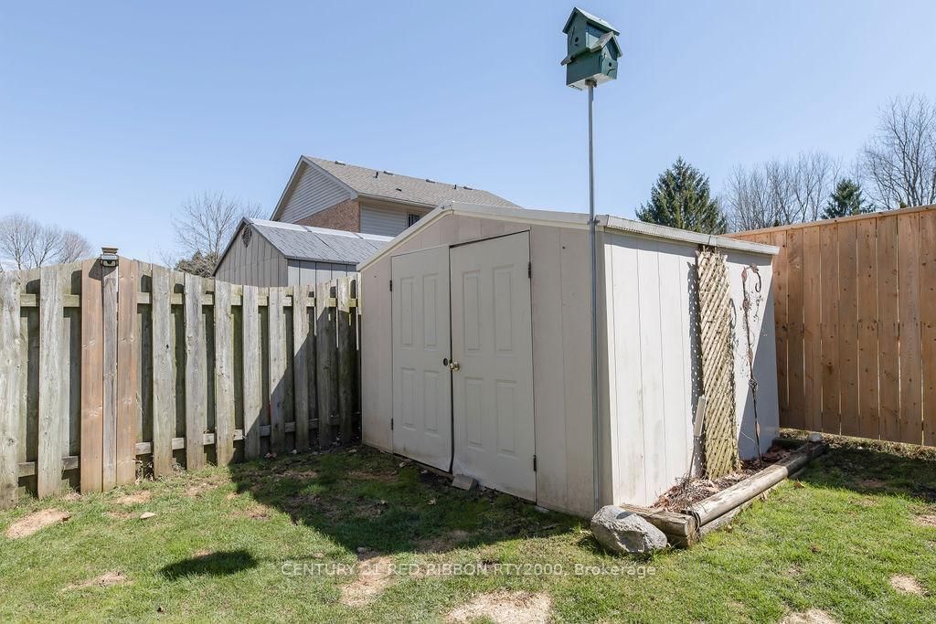 Detached House for sale at 232 Thorne Drive, Strathroy-Caradoc, Ontario, N7G 4C2 - NE - MLS: X12991102