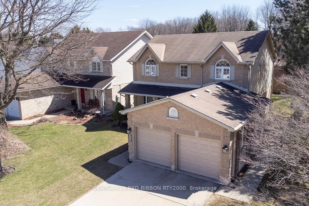 Detached House for sale at 232 Thorne Drive, Strathroy-Caradoc, Ontario, N7G 4C2 - NE - MLS: X12991102