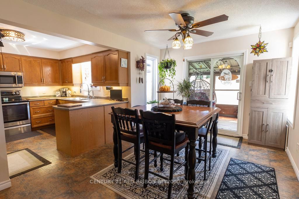 Detached House for sale at 232 Thorne Drive, Strathroy-Caradoc, Ontario, N7G 4C2 - NE - MLS: X12991102