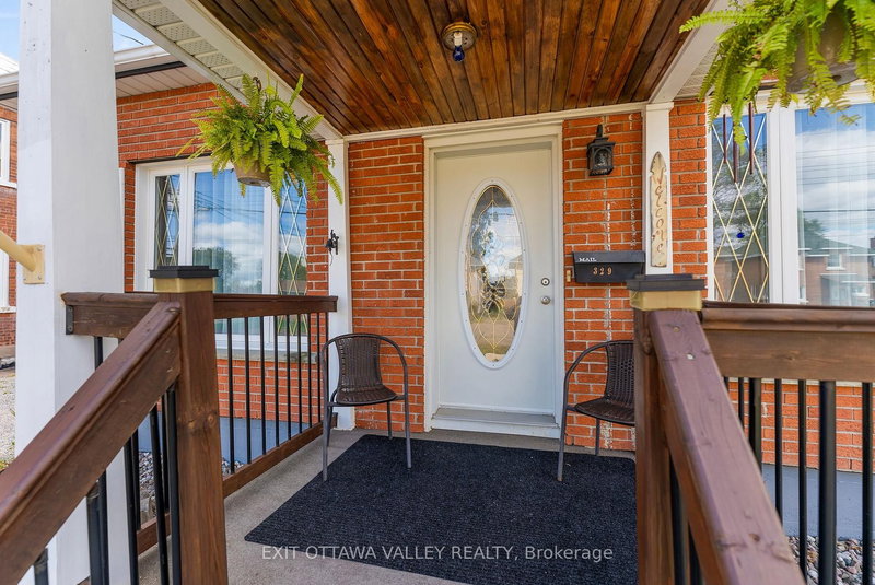 329 Third Ave, Pembroke, K8A 5G5 | Image 2