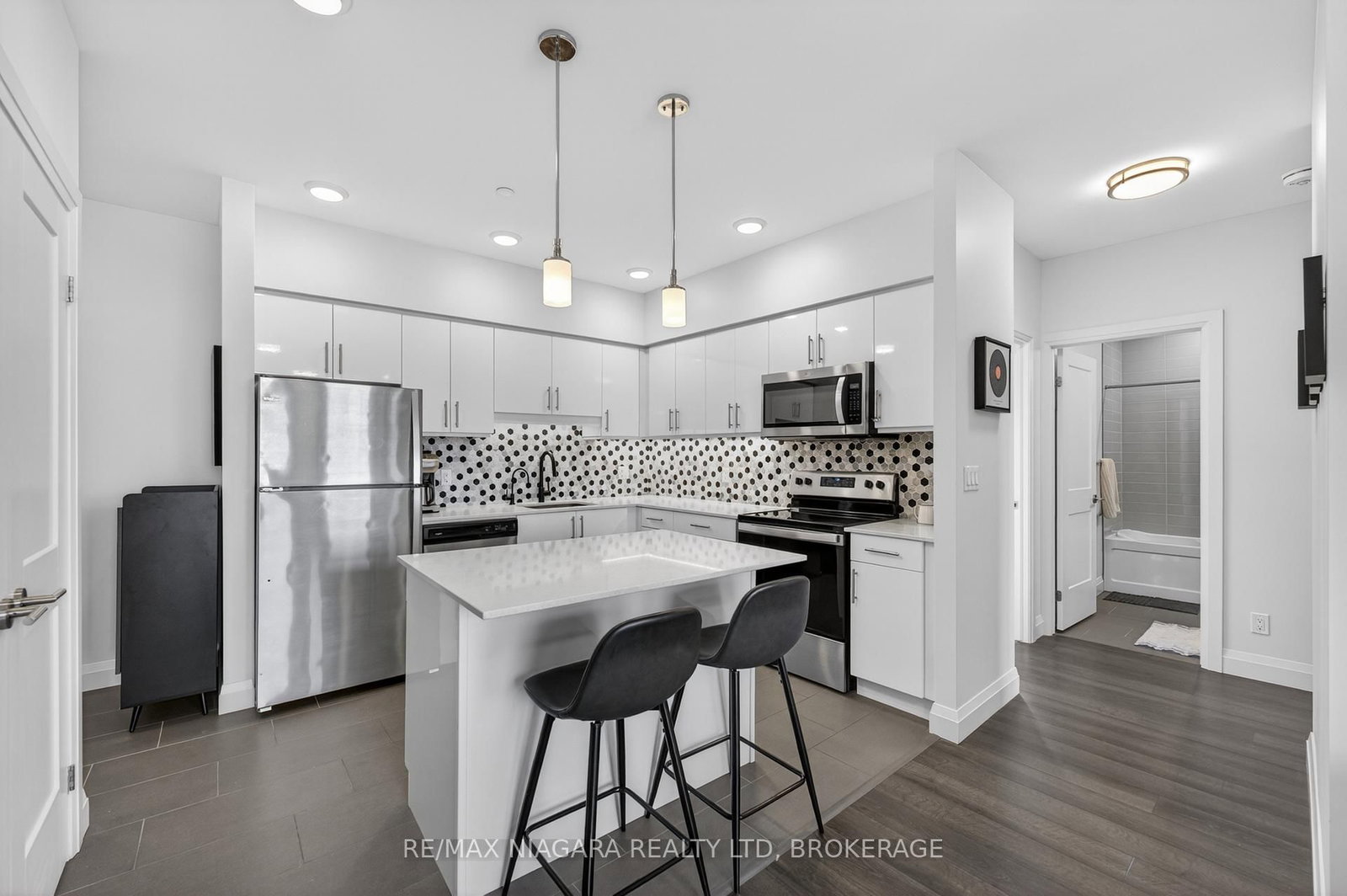 399 Queen Street S, Unit 403 - Photo 12