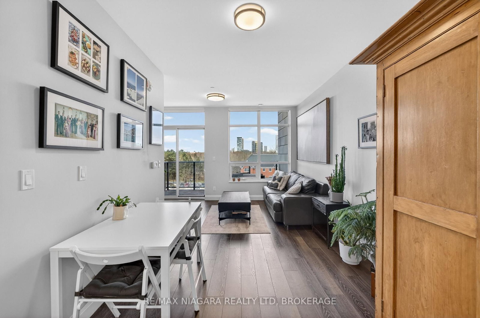 399 Queen Street S, Unit 403 - Photo 14