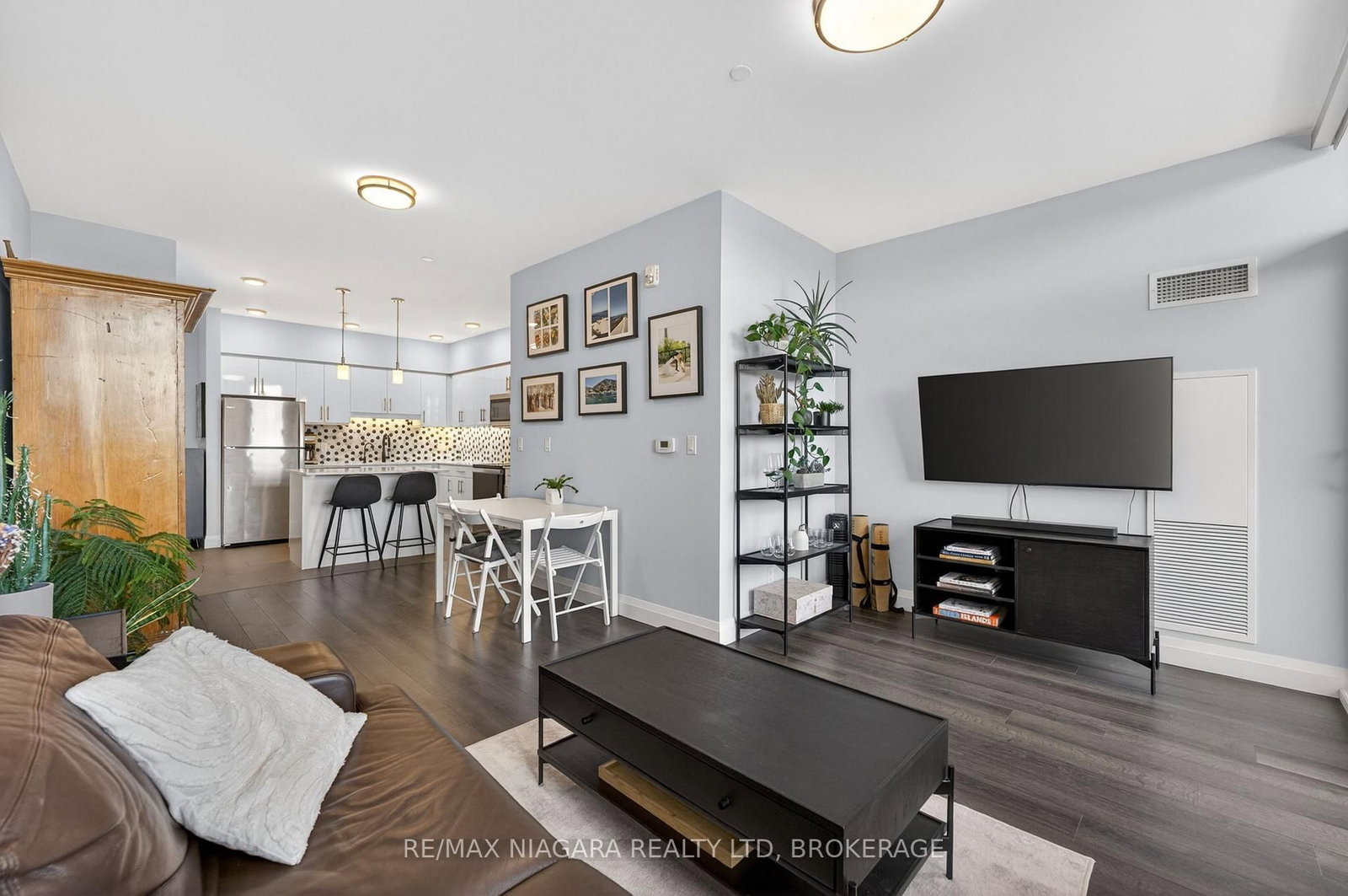 399 Queen Street S, Unit 403 - Photo 16