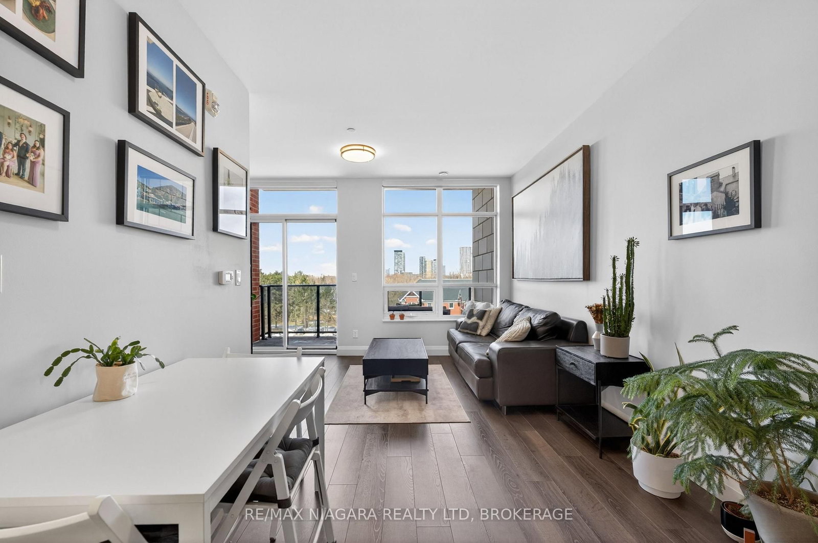 399 Queen Street S, Unit 403 - Photo 22