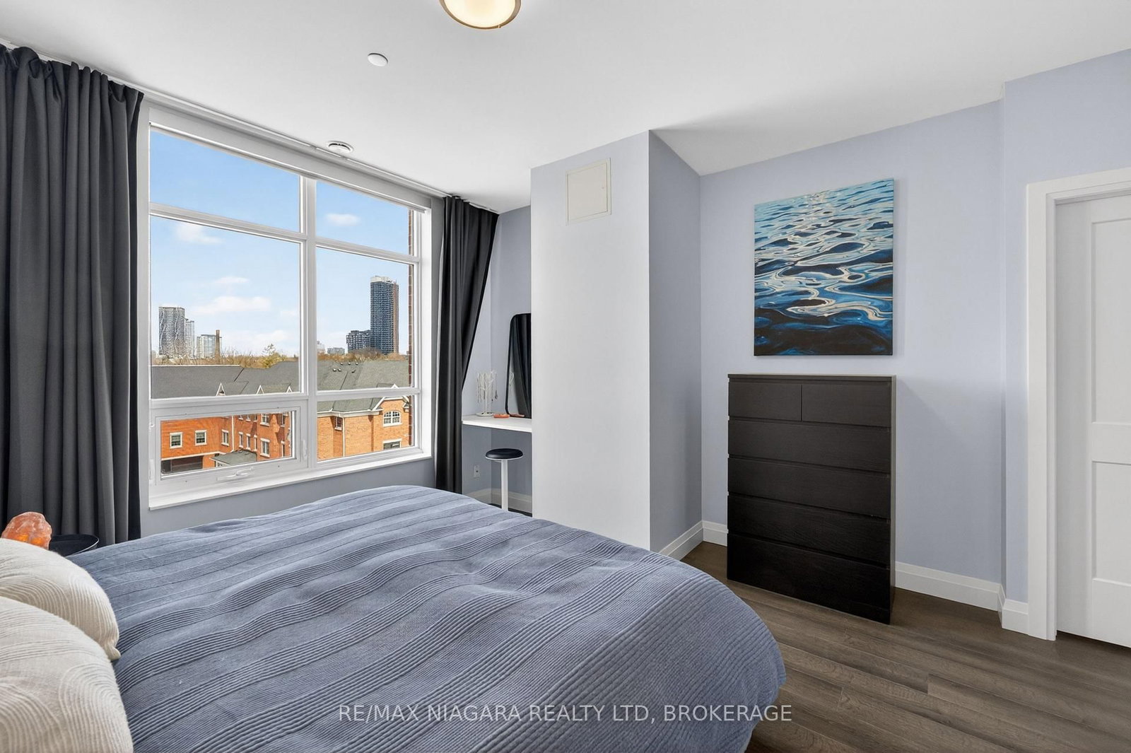 399 Queen Street S, Unit 403 - Photo 27