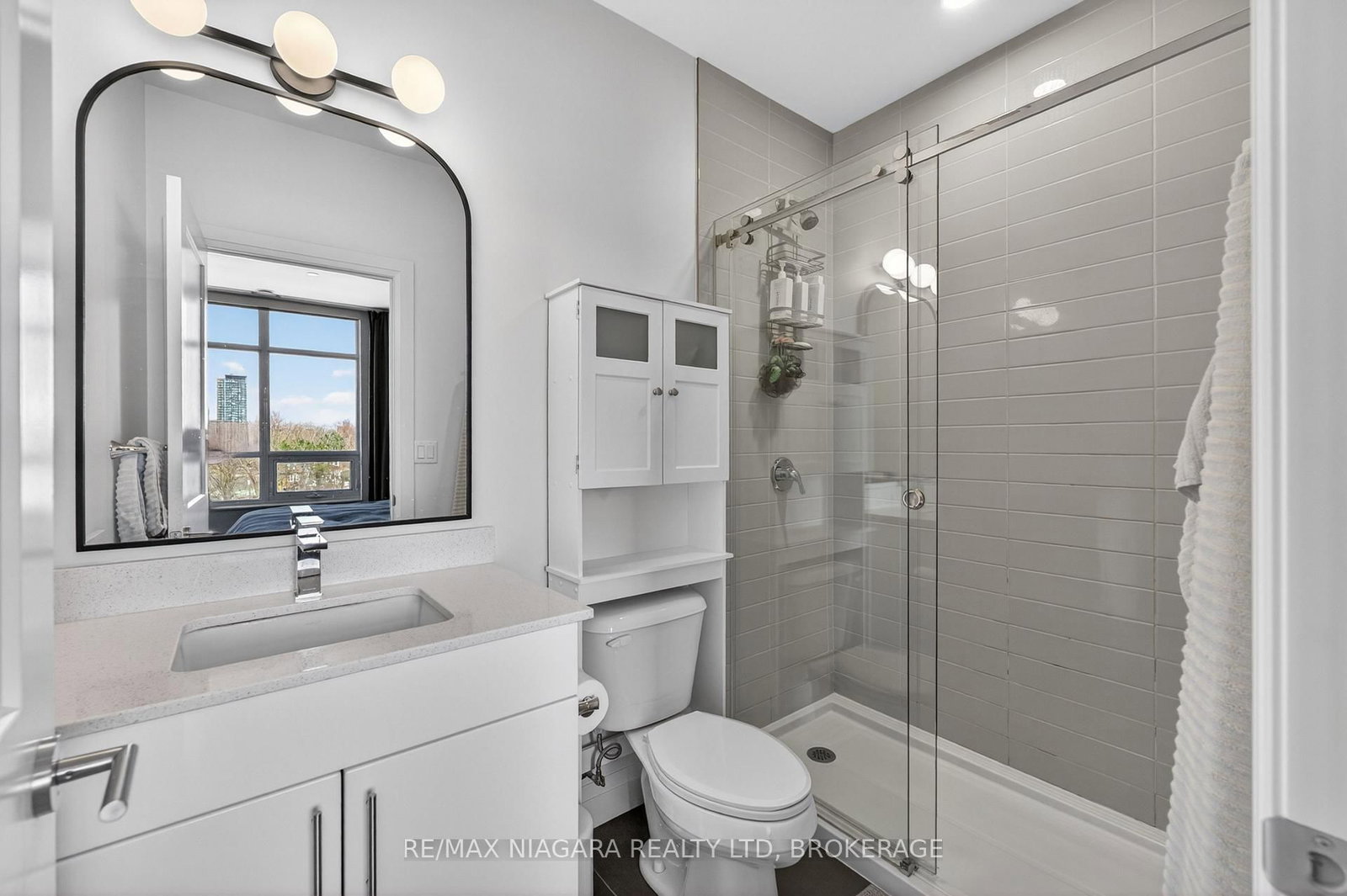 399 Queen Street S, Unit 403 - Photo 30