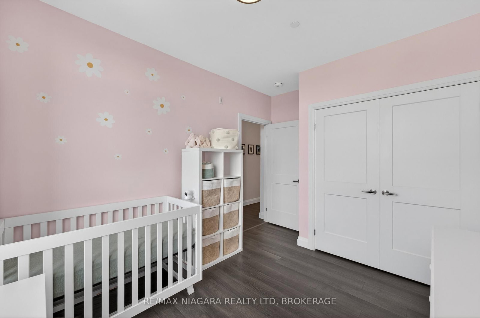 399 Queen Street S, Unit 403 - Photo 34