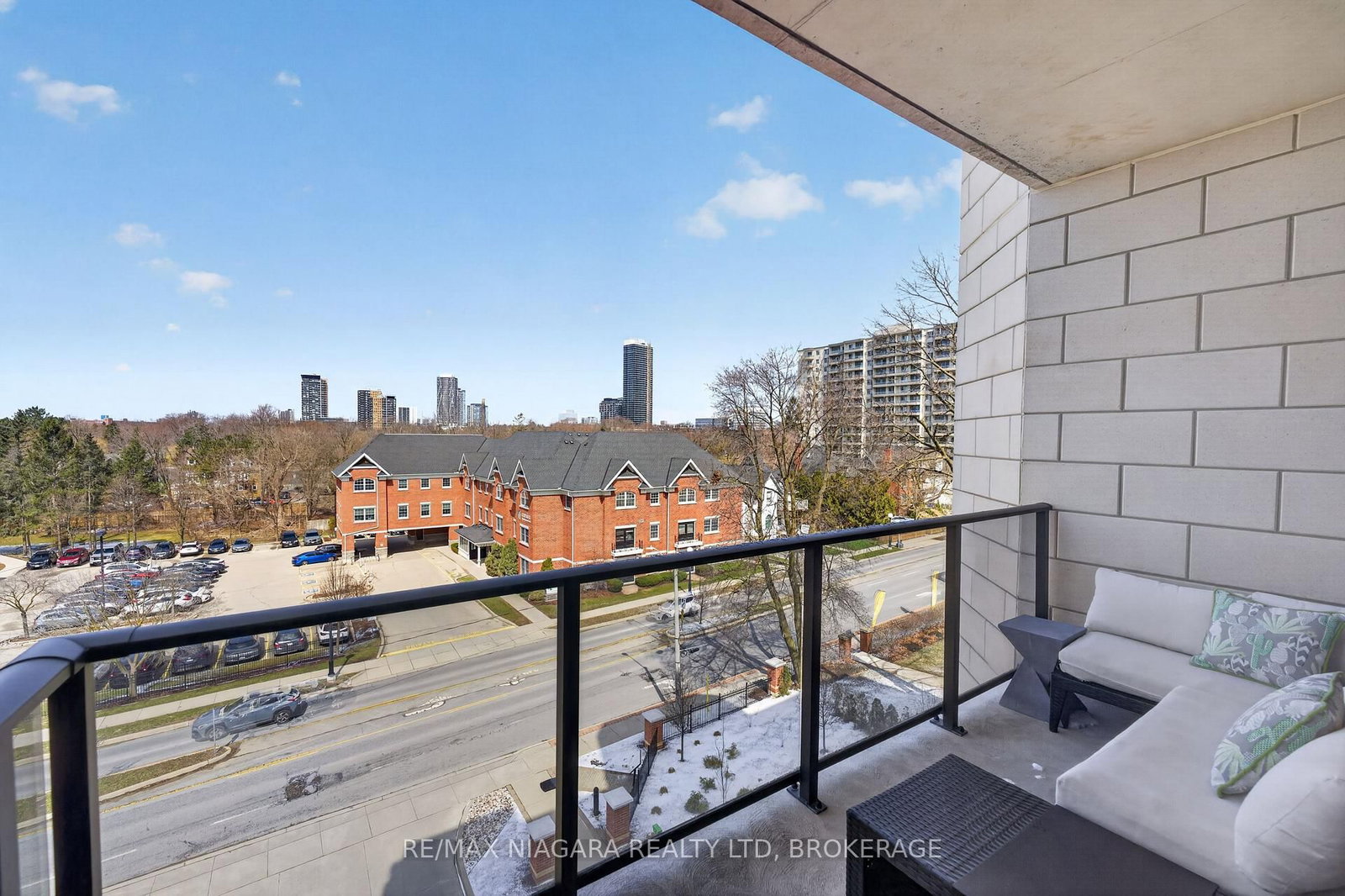 399 Queen Street S, Unit 403 - Photo 35