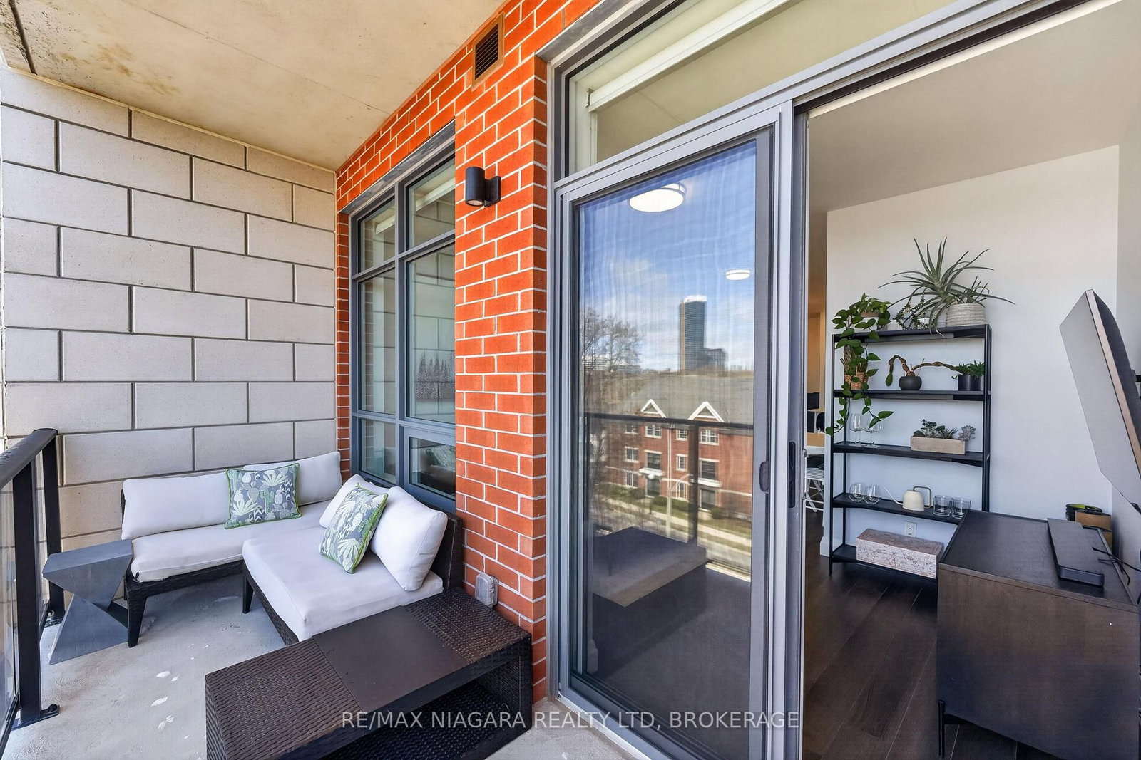 399 Queen Street S, Unit 403 - Photo 36