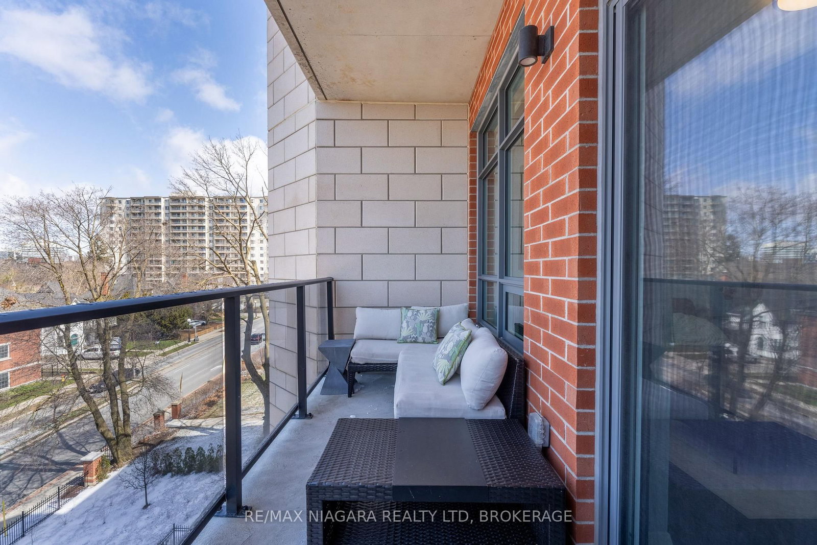 399 Queen Street S, Unit 403 - Photo 37