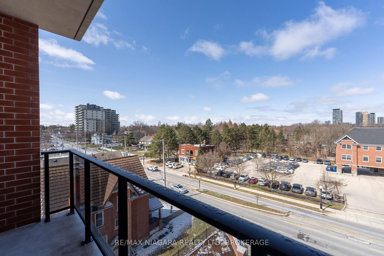 399 Queen Street S, Unit 403 - Photo 38