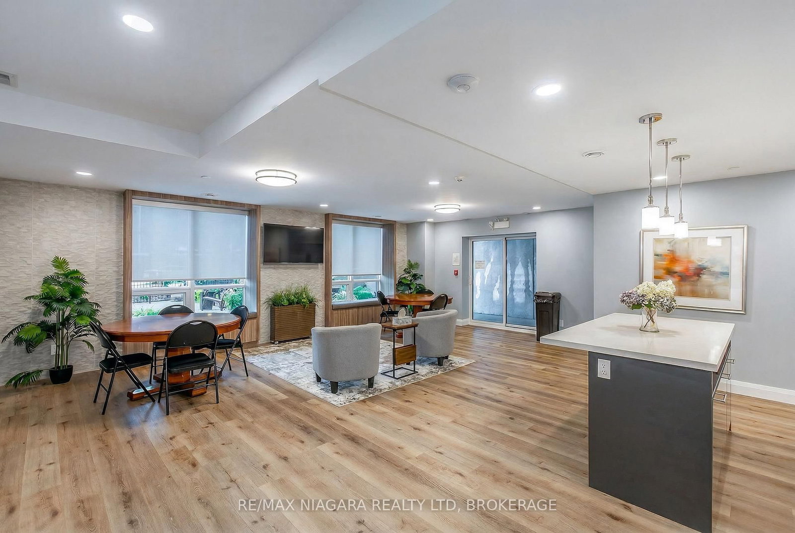 399 Queen Street S, Unit 403 - Photo 41