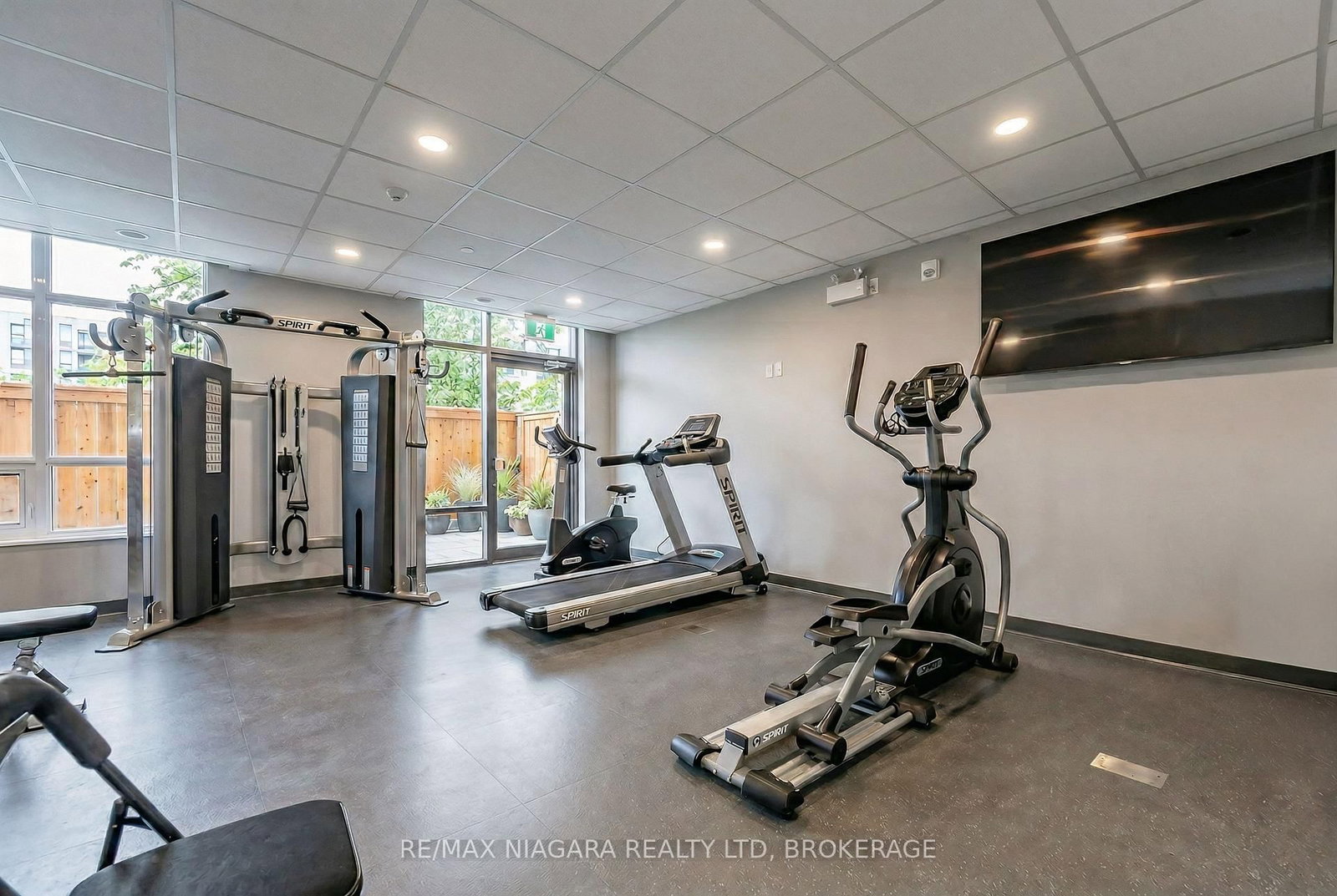 399 Queen Street S, Unit 403 - Photo 43