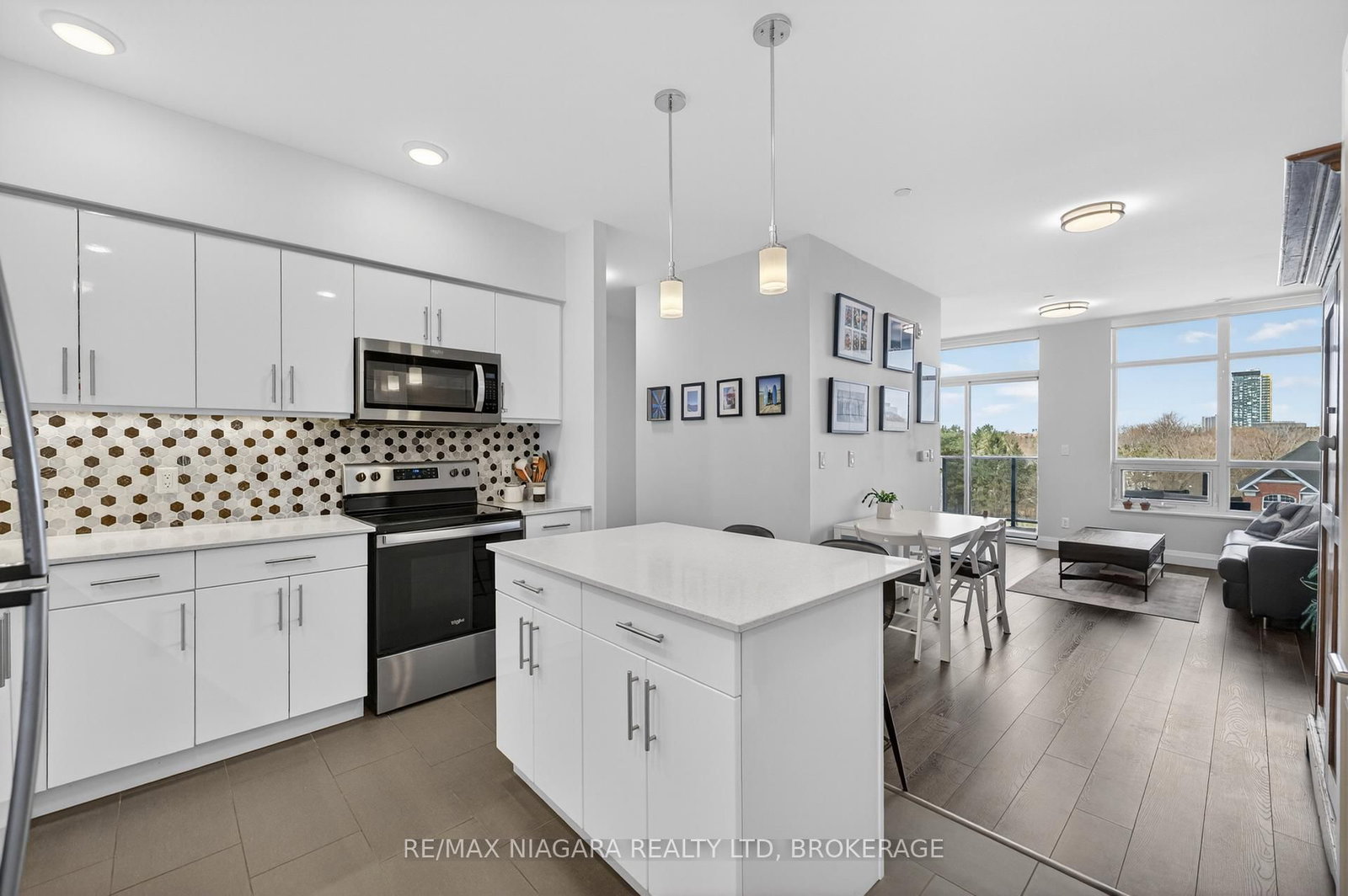 399 Queen Street S, Unit 403 - Photo 6