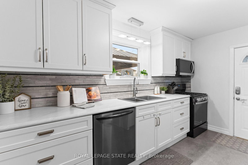 109 Wilton Ave, Welland, L3C 2A1 | Image 3