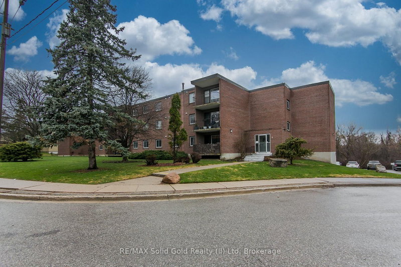 308 - 4 Avalon Pl, Kitchener, N2M 4N9 | Image 2