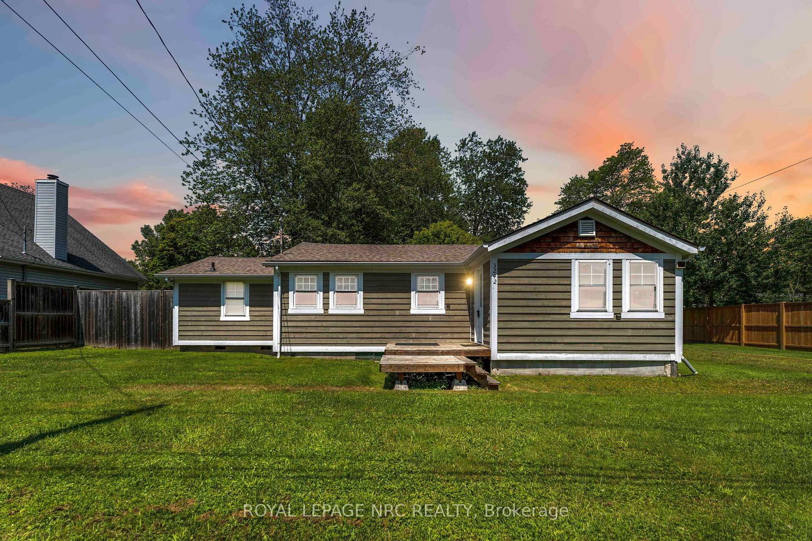 Detached House for sale at 3242 Riselay Avenue, Fort Erie, Ontario, L0S 1N0 - Ridgeway - MLS: X12991494