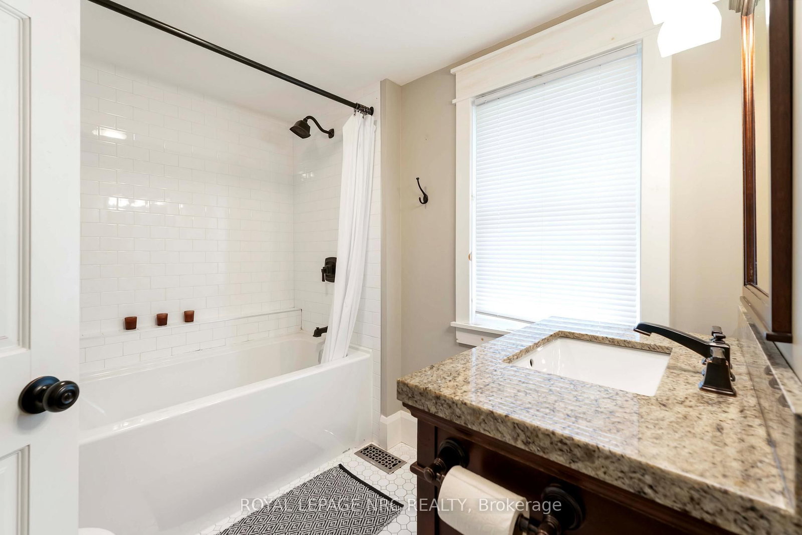 Detached House for sale at 3242 Riselay Avenue, Fort Erie, Ontario, L0S 1N0 - Ridgeway - MLS: X12991494