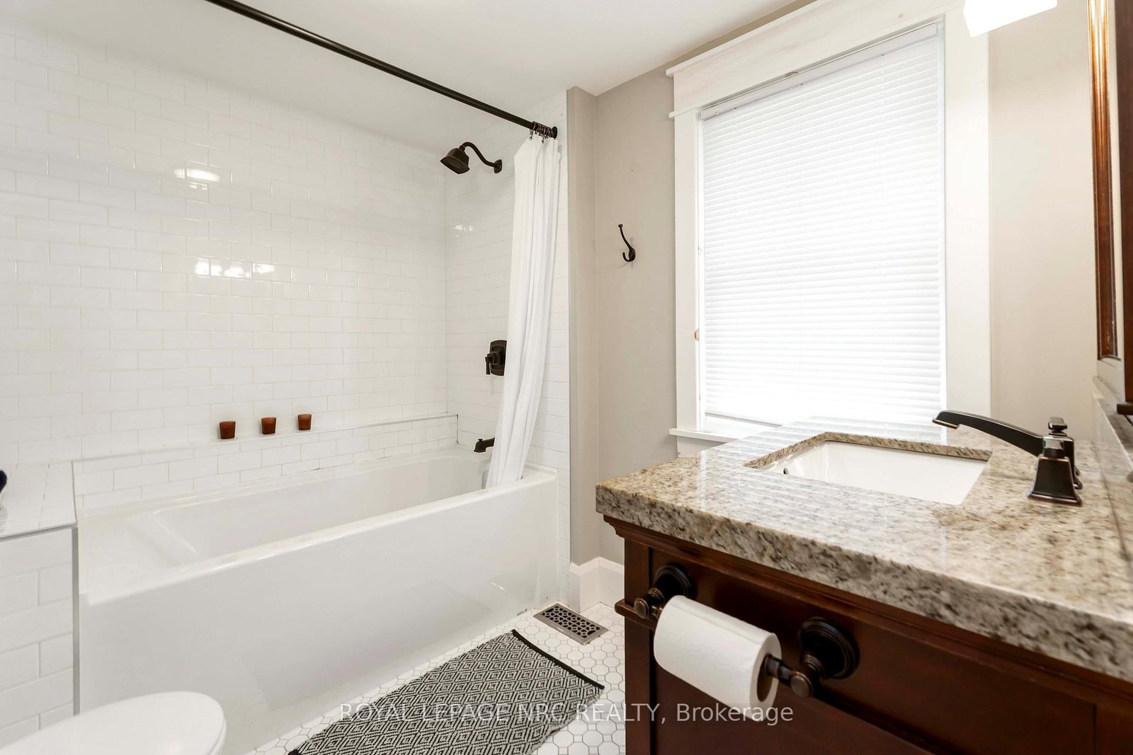 Detached House for sale at 3242 Riselay Avenue, Fort Erie, Ontario, L0S 1N0 - Ridgeway - MLS: X12991494