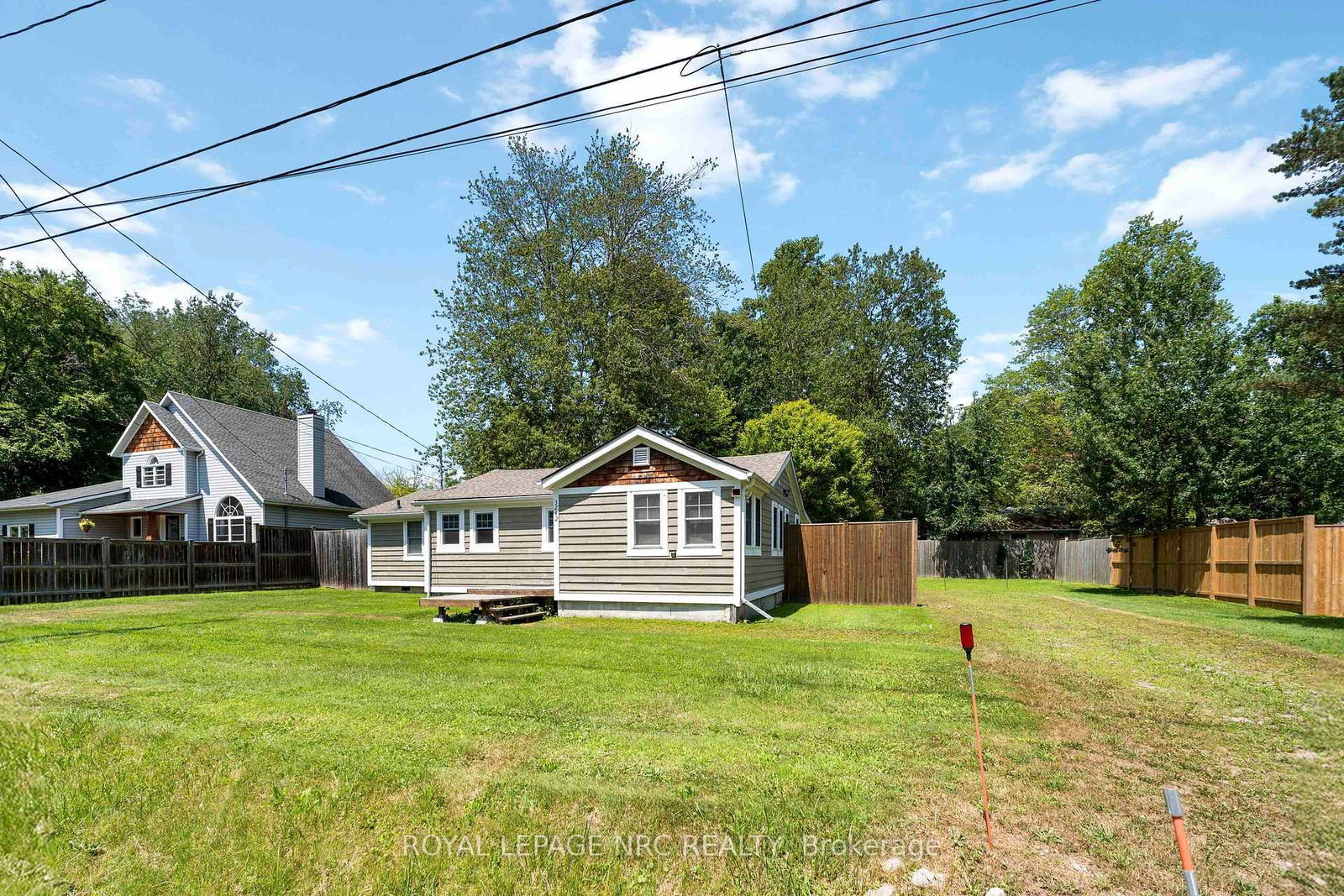 Detached House for sale at 3242 Riselay Avenue, Fort Erie, Ontario, L0S 1N0 - Ridgeway - MLS: X12991494