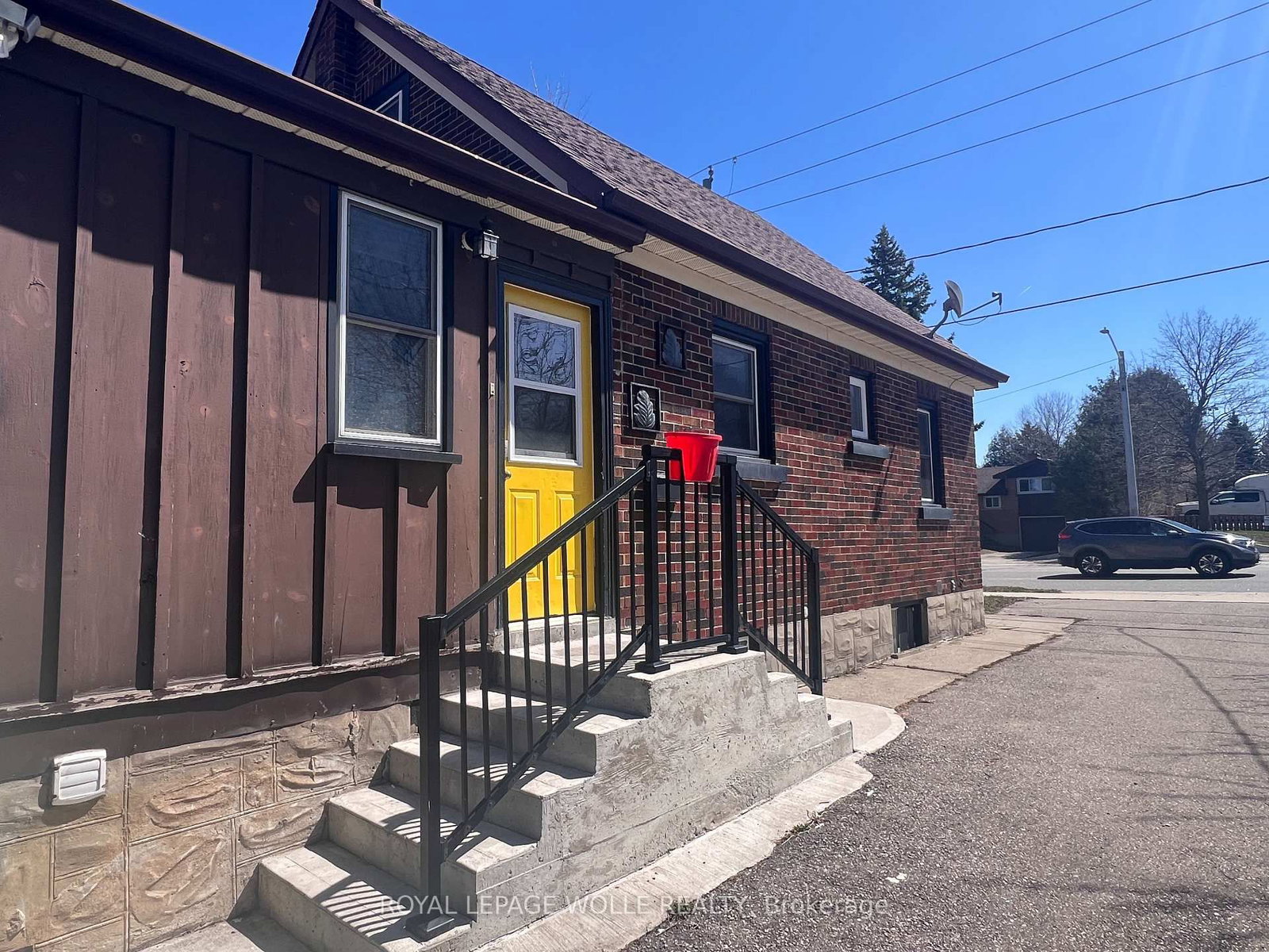 480 Ottawa Street S, Unit UPPER - Photo 2