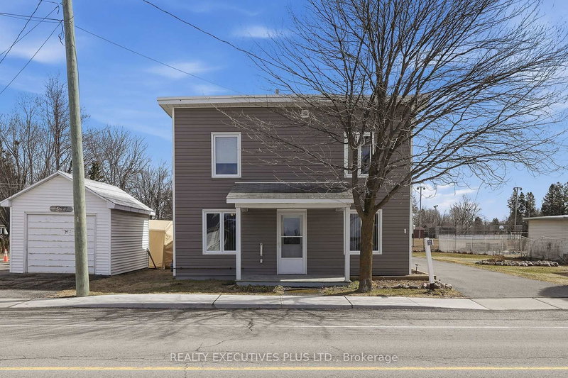 3721 Champlain St, Clarence-Rockland, K0A 1E0 | Image 2