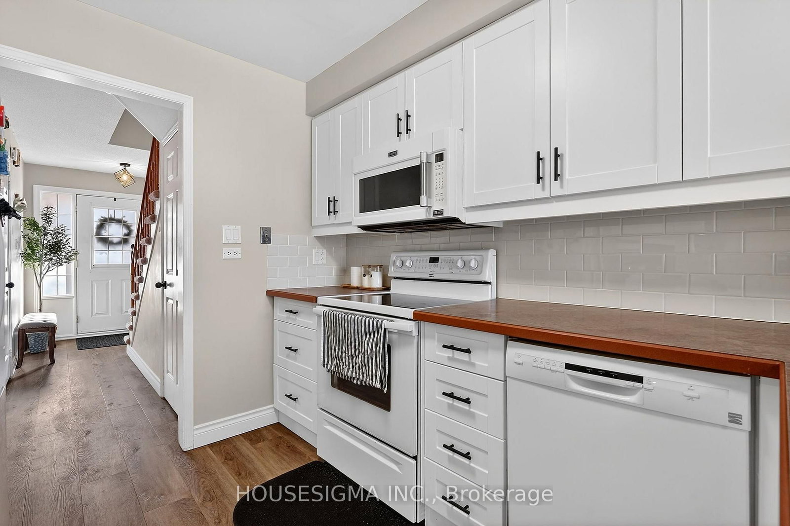 14 Huntingwood Avenue, Unit 2 - Photo 16