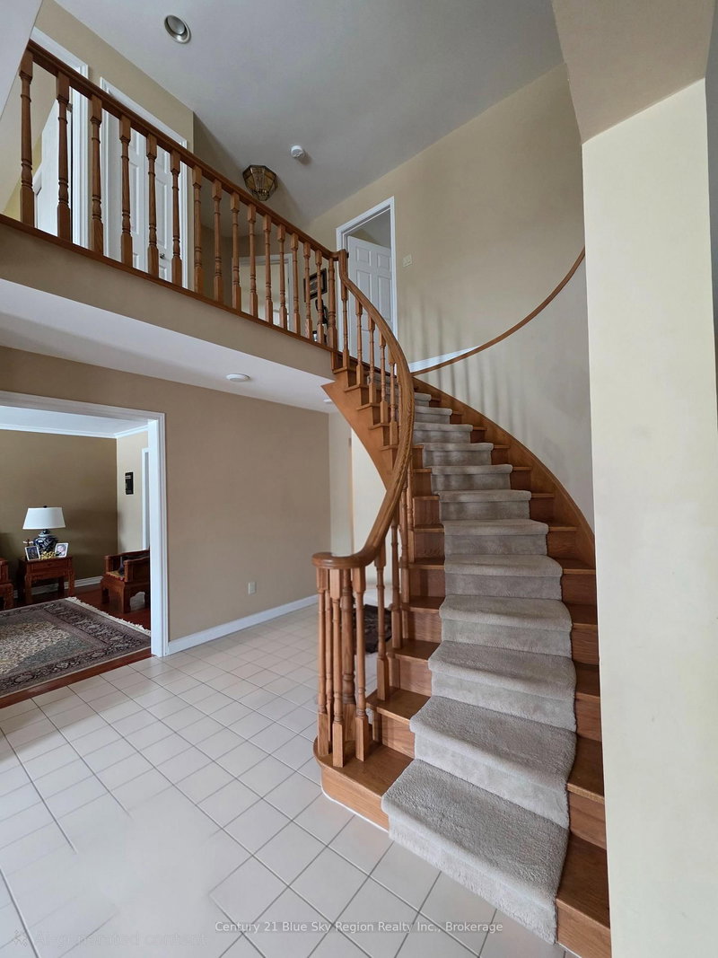 29 Robinhood Crt, North Bay, P1C 1L3 | Image 2