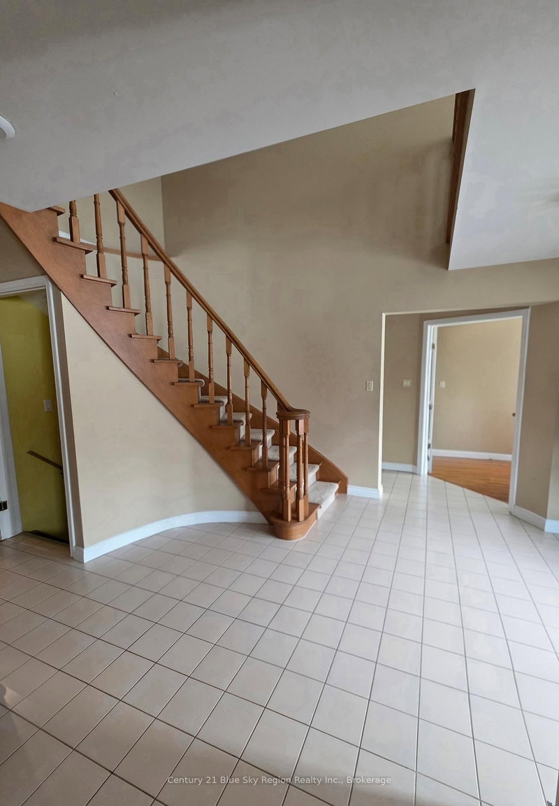 29 Robinhood Crt, North Bay, P1C 1L3 | Image 3