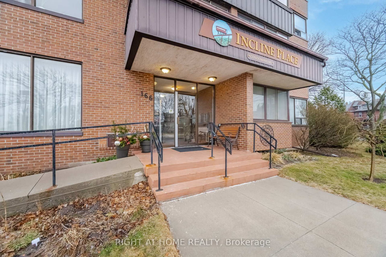 166 Mountain Park Avenue, Unit 201 - Photo 2