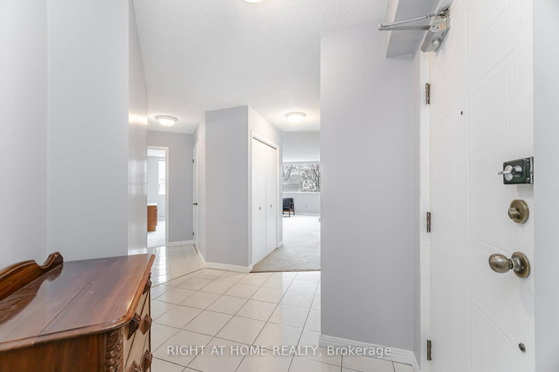 201 - 166 Mountain Park Ave, Hamilton, L8V 1A1 | Image 3
