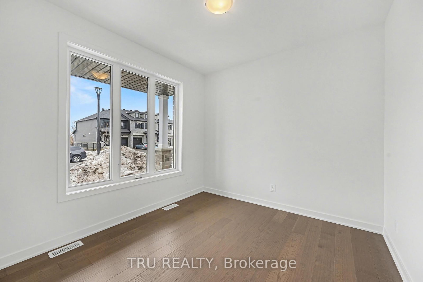 Detached House for sale at 935 Cologne Street, Russell, Ontario, K0A 1W0 - Embrun - MLS: X12991834